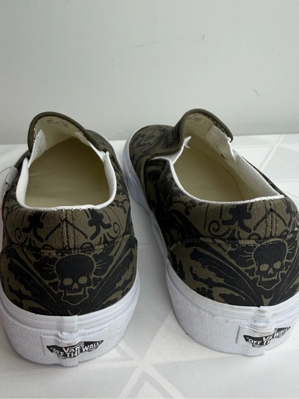 VANS Unisex Skull Floral Pattern Canvas Shoes Black / Olive US M 8.5 / W 10 NWT